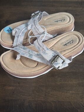 Clarks Size 7 Women's New Cream And Sparkle Colorful Sandals